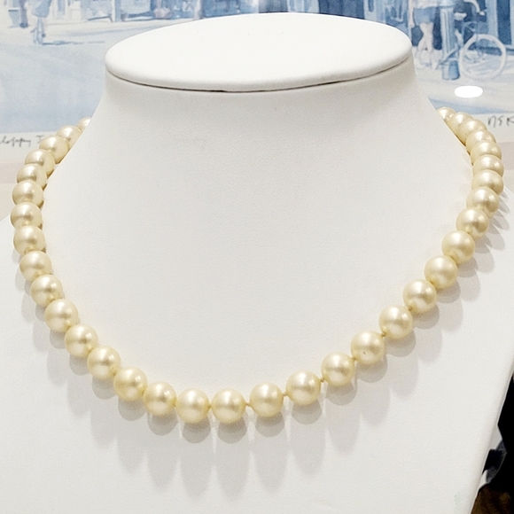 Vintage Faux Pearl Necklace. 16" - Picture 1 of 15
